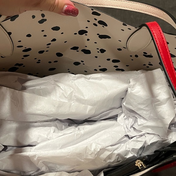 Disney x Kate Spade Cruella Tote - Picture 11 of 13